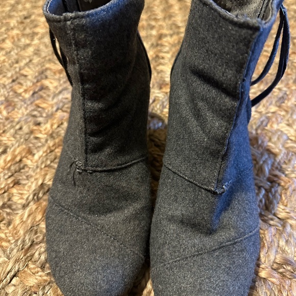 Gray wool Tom’s wedge booties size 10 - Picture 4 of 7